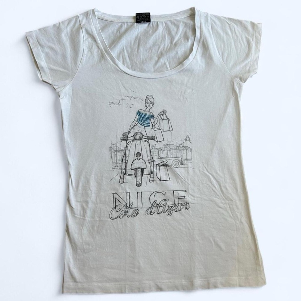 Y2K White Graphic Tee fashion design Artistic